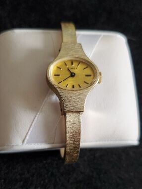 Vintage 1970's Timex Wind-Up Analog Ladies Watch